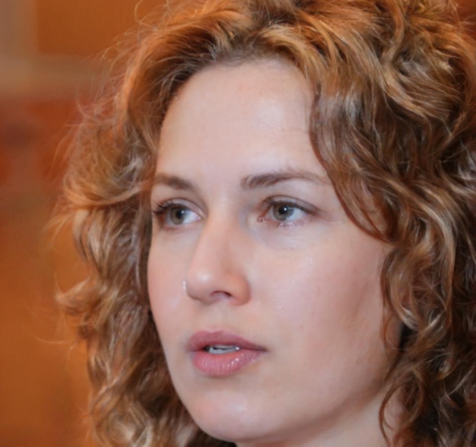 Portrait de Claire Moreau, analyste senior